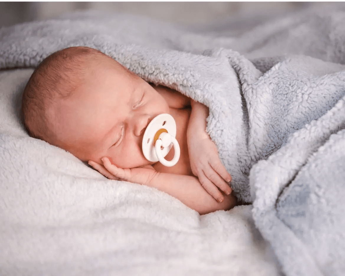 Should I use a pacifier ? Myths vs&nbsp;facts