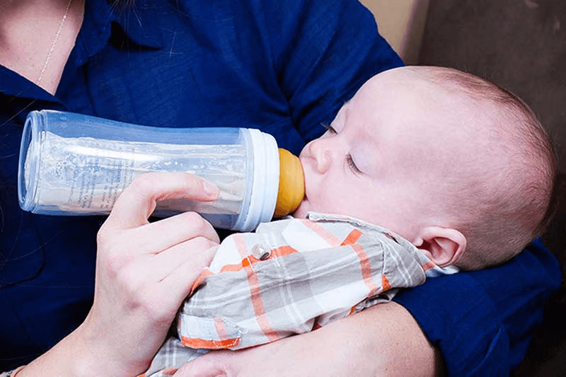 Signs your baby is full during&nbsp;feeding
