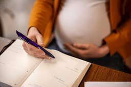 The benefits of journaling your pregnancy&nbsp;journey